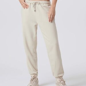 Vuori Women's Sedona Sweatpant in Bone